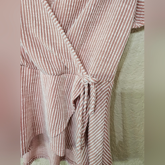 🔸️5 FOR $25 Caution To The Wind Striped V-Neck Wrap Top - Picture 3 of 4